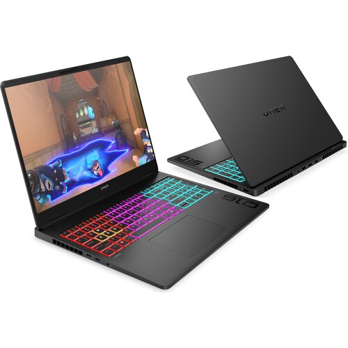 Na zdjęciu widoczne są dwa laptopy z kolorowymi, podświetlanymi klawiaturami, z czego jeden ma otwarty ekran wyświetlający grę. Na obudowie laptopów znajduje się logo "OMEN".