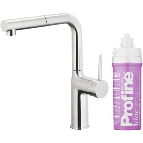 Na zdjęciu znajduje się metalowa bateria kuchenna o nowoczesnym designie oraz fioletowy filtr z białym napisem "Profine remove lilac SMALL". Bateria ma cylindryczny kształt z bocznym uchwytem, a filtr jest w formie butelki z zakrętką.