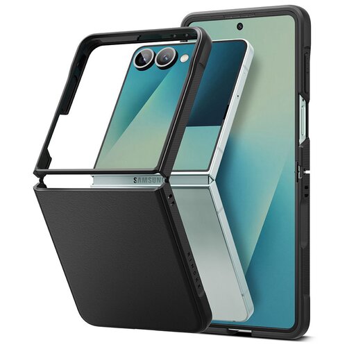 Czarne etui ochronne na telefon z widocznymi wycięciami na aparaty i przyciski, obok którego znajduje się złożony telefon z ekranem i napisem "SAMSUNG" na zawiasie. Etui ma teksturowaną powierzchnię, a telefon jest w kolorze srebrnym z widocznymi dwoma ob