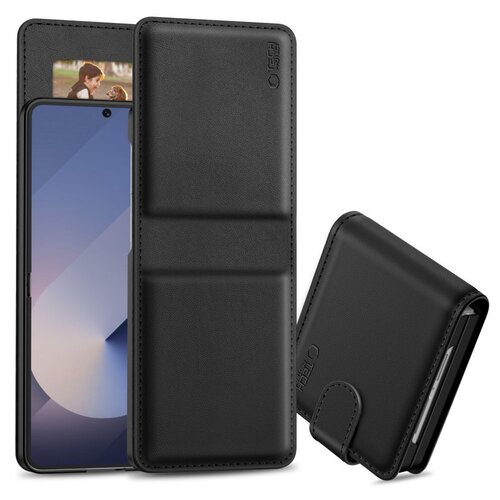 Czarne etui TECH-PROTECT Wallet do Samsung Galaxy Z Flip 6/7 FE, z widocznym logo "TECH-PROTECT" w górnym rogu, prezentowane w dwóch pozycjach: otwartej z telefonem w środku oraz zamkniętej. W otwartej części etui znajduje się małe okienko z fotografią pr