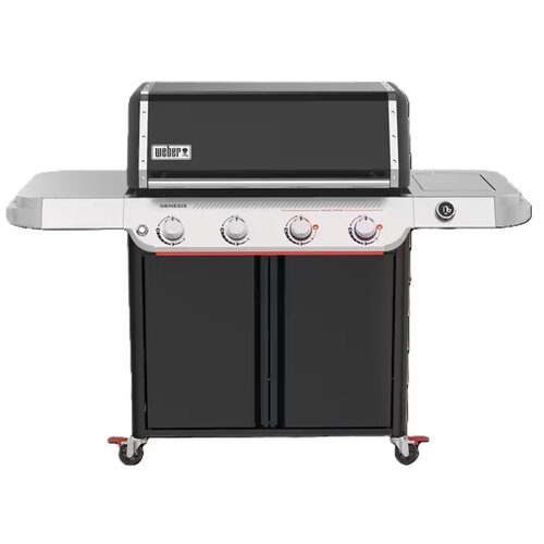 Czarny grill gazowy z czterema pokrętłami na panelu przednim, z logo "Weber" na pokrywie. Grill posiada boczne półki i zamykane szafki na dole.