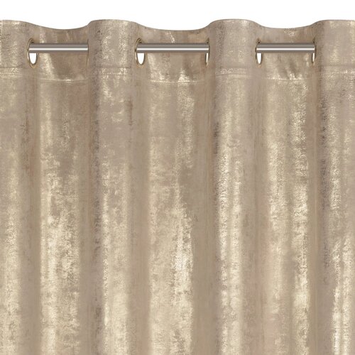 Beżowo-szampańska zasłona o wymiarach 140 x 250 cm z metalowymi przelotkami na karnisz, wykonana z materiału o delikatnym połysku. Produkt marki EUROFIRANY, model Renia.