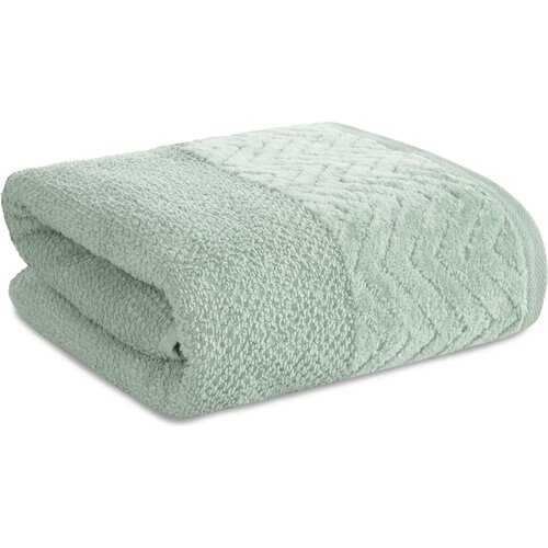 Miętowy ręcznik o wymiarach 50 x 90 cm, złożony w prostokąt, z widocznym wzorem w jodełkę na jednym z brzegów. Materiał wygląda na miękki i puszysty.