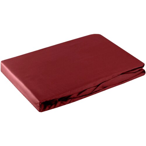Czerwone prześcieradło z gumką, starannie złożone, wykonane z gładkiego materiału. Produkt ma wymiary 180 x 200 cm.