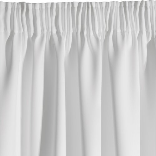 Biała zasłona o gęstym marszczeniu, wykonana z gładkiego materiału, wisi swobodnie. Produkt ma wymiary 135 x 270 cm.