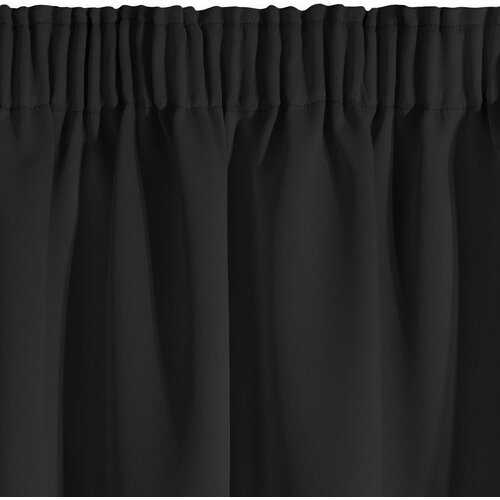 Czarna zasłona o gładkiej fakturze, z marszczeniami na górze, widoczna na całej szerokości zdjęcia. Produkt to "Zasłona EUROFIRANY Parisa 140 x 270 cm Czarny".