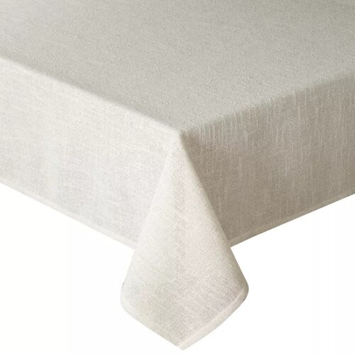 Kremowy obrus o prostokątnym kształcie, wykonany z materiału o delikatnej fakturze, zwisa z krawędzi stołu. Produkt ma wymiary 140 x 260 cm.