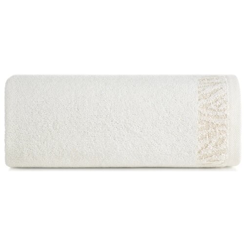 Biały ręcznik o wymiarach 50 x 90 cm z delikatnym wzorem na jednym z końców. Produkt jest zwinięty w rolkę, a jego powierzchnia ma teksturę frotte.