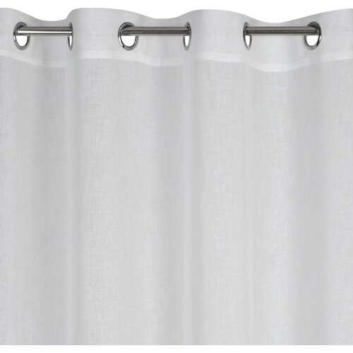 Biała zasłona z delikatnym, półprzezroczystym materiałem, zawieszona na metalowych kółkach. Produkt to "Zasłona EUROFIRANY Angelica 140 x 250 cm Biały".