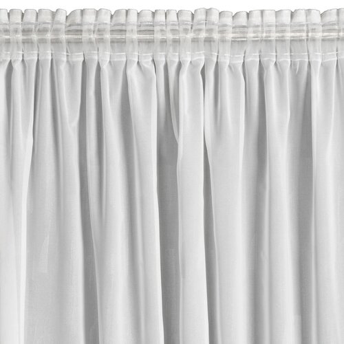 Biała firana o wymiarach 140 x 270 cm, wykonana z lekkiego materiału, układa się w regularne fałdy. Górna część firany posiada przezroczystą taśmę marszczącą.