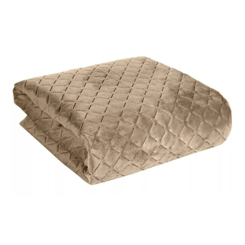 Beżowa narzuta o wymiarach 200 x 220 cm z widocznym wzorem w romby, wykonana z miękkiego materiału. Produkt jest starannie złożony, co podkreśla jego teksturę i jakość wykonania.