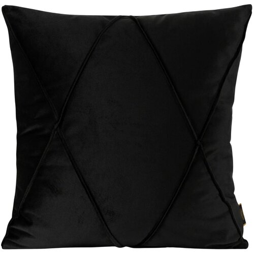 Czarna poszewka dekoracyjna o wymiarach 45 x 45 cm z widocznymi przeszyciami tworzącymi wzór w kształcie rombów. Materiał ma delikatny połysk, a w rogu znajduje się mała metka.