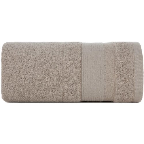 Beżowy ręcznik o wymiarach 30 x 50 cm jest zwinięty w rolkę, ukazując swoją teksturę i wzór. Powierzchnia ręcznika jest jednolita, z delikatnym pasem dekoracyjnym.