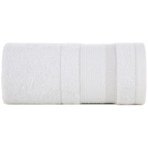 Biały ręcznik o wymiarach 30 x 50 cm jest zwinięty w rolkę, z widocznymi trzema poziomymi pasami wytłoczonymi na powierzchni. Materiał wygląda na miękki i puszysty, co sugeruje jego chłonność i komfort użytkowania.