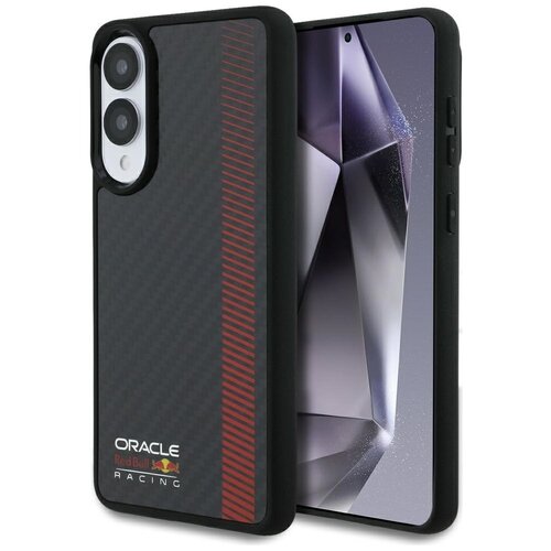 Na zdjęciu widoczne jest czarne etui z włókna węglowego z czerwonymi paskami, przeznaczone do telefonu Samsung Galaxy S25 Edge. Na etui znajduje się logo "ORACLE Red Bull RACING".