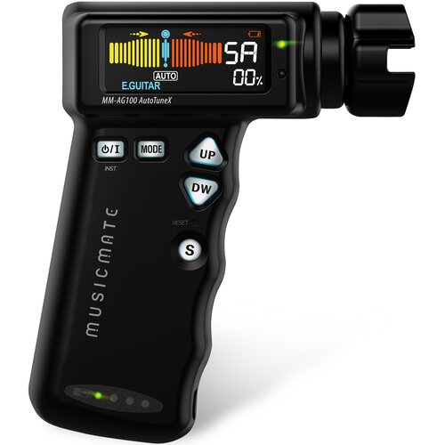 Czarny stroik MUSICMATE MM-AG100 AutoTuneX z wyświetlaczem pokazującym wskaźnik strojenia, napis "E.GUITAR", tryb "AUTO", oraz wartości "5A" i "00%". Na urządzeniu znajdują się przyciski oznaczone jako "MODE", "UP", "DW", "S" oraz logo "MUSICMATE".