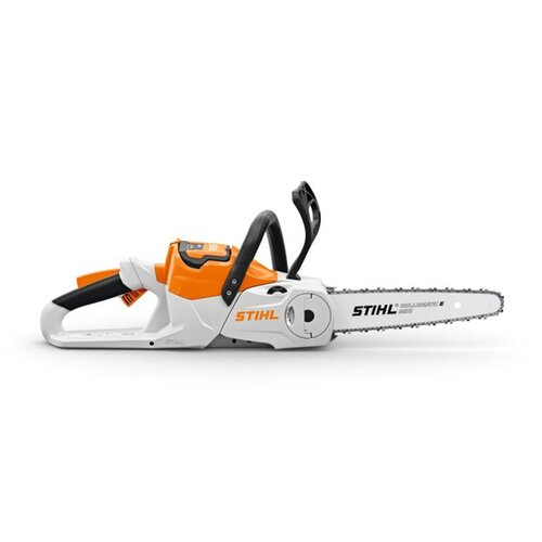 Na zdjęciu znajduje się akumulatorowa piła łańcuchowa w kolorach pomarańczowym, białym i czarnym. Na obudowie widoczne są napisy: "STIHL" oraz "MSA 60 C-B".