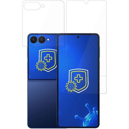 Na zdjęciu znajduje się telefon z niebieskim ekranem, na którym widoczna jest grafika przedstawiająca tarczę z krzyżem i symbolem wirusa. W tle widać przezroczyste folie ochronne, które są przeznaczone do modelu Samsung Galaxy Z Flip 7.