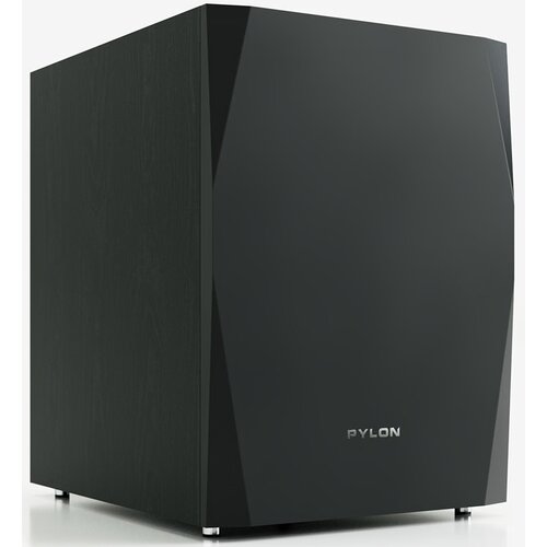 Czarny subwoofer o prostokątnym kształcie z gładkim, błyszczącym frontem i widocznym logo "PYLON" na dole. Obudowa ma wykończenie przypominające drewno.