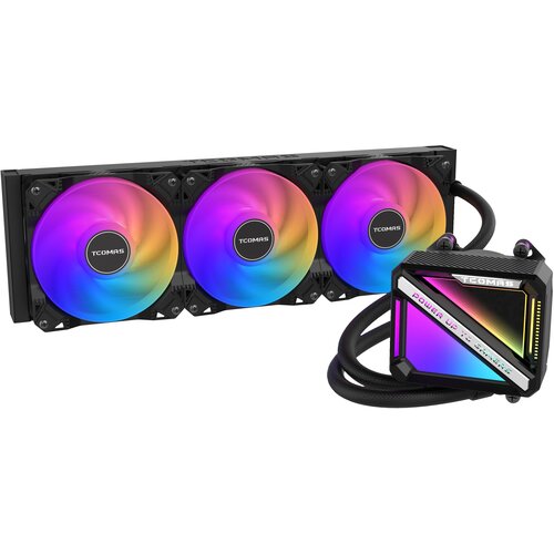 Na zdjęciu znajduje się chłodzenie wodne z trzema wentylatorami o podświetleniu RGB oraz blok wodny z napisem "TCOMAS" i "POWER UP YOUR PC". Produkt ma czarną obudowę i elastyczne przewody.