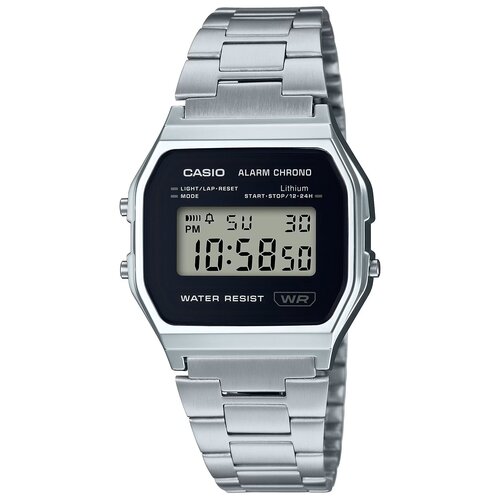 Srebrny zegarek cyfrowy z metalową bransoletą, na tarczy widoczny napis "CASIO ALARM CHRONO" oraz "WATER RESIST WR". Wyświetlacz pokazuje czas 10:58:50, dzień tygodnia "SU" i datę "30".
