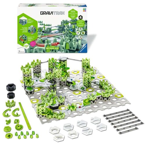 Zestaw do gry logicznej RAVENSBURGER Gravitrax Skytrax XXL 25960 składa się z licznych elementów w kolorach zielonym, szarym i białym, ułożonych na sześciokątnej podstawie. Na opakowaniu widnieje napis "GRAVITRAX" oraz logo "Ravensburger", a także informa