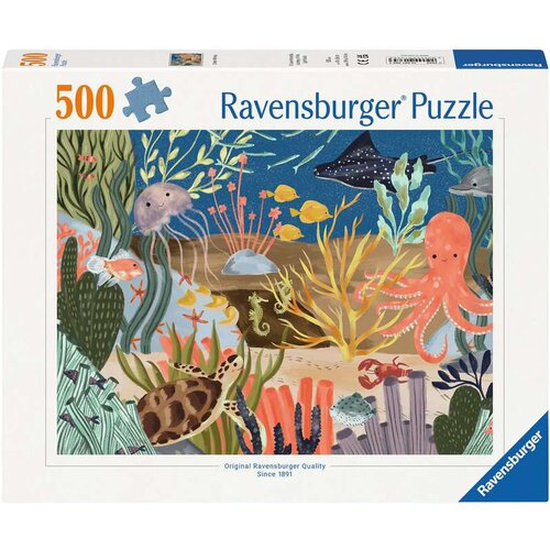 Puzzle RAVENSBURGER Oceaniczna fantazja 12001385 (500 elementów) przedstawiają kolorową scenę podwodną z różnorodnymi morskimi stworzeniami i roślinami. Na opakowaniu widnieje napis "Ravensburger Puzzle" oraz "Original Ravensburger Quality Since 1891".