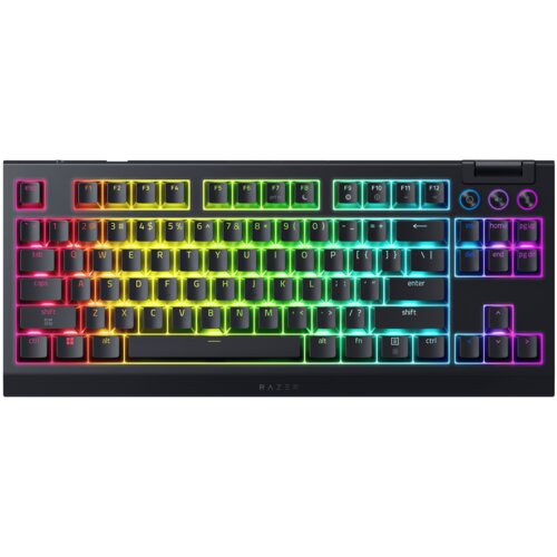 Czarna klawiatura mechaniczna z podświetleniem RGB, na której widoczne są klawisze z oznaczeniami liter, cyfr i funkcji. Na dolnej części klawiatury znajduje się logo "RAZER".