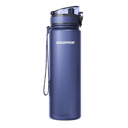 Granatowa butelka filtrująca o pojemności 800 ml z logo "AQUAPHOR" na powierzchni, wyposażona w przezroczysty, zamykany ustnik oraz sznurek do przenoszenia.