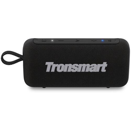 Czarny głośnik mobilny z widocznym logo "Tronsmart" na przodzie, posiada panel sterowania z przyciskami i niebieską diodą. Głośnik ma teksturowaną powierzchnię i pętlę z materiału po jednej stronie.