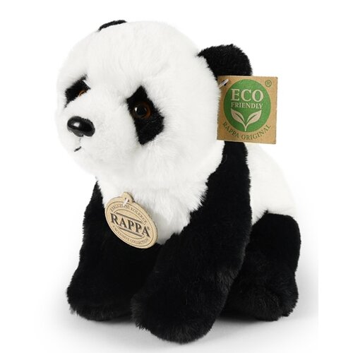 Na zdjęciu znajduje się pluszowa panda z metką z napisem "ECO FRIENDLY RAPPA ORIGINAL" oraz zawieszką z napisem "RAPPA". Panda ma czarno-białe futro i siedzi na białym tle.