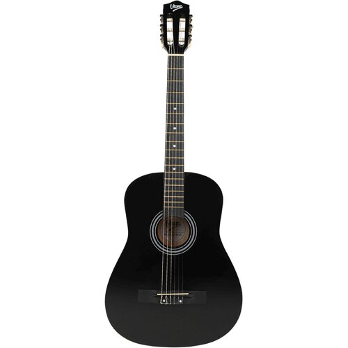 Czarna gitara klasyczna z sześcioma strunami, posiadająca okrągły otwór rezonansowy z ozdobnym wzorem wokół niego. Na główce gitary widoczne jest logo z napisem "V-TONE".