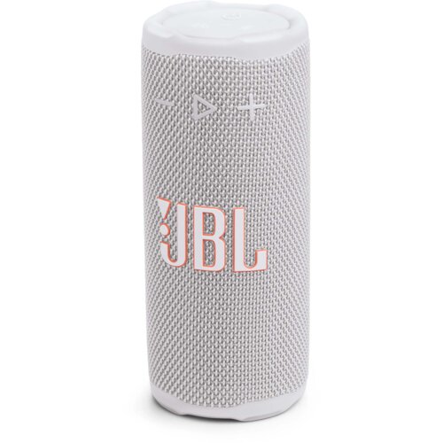 Biały, cylindryczny głośnik mobilny z widocznym logo "JBL" na powierzchni, posiada przyciski sterujące w postaci symboli minus, trójkąta i plusa. Powierzchnia głośnika pokryta jest teksturowaną siatką.