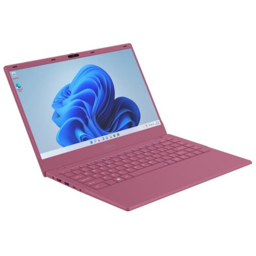 Różowy laptop z otwartym ekranem, na którym widoczny jest pulpit systemu Windows 11 z niebieską tapetą. Na obudowie pod ekranem znajduje się logo "maxcom".