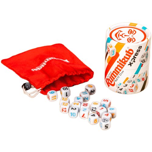 Na zdjęciu znajduje się gra towarzyska "Rummikub Xpress" z białymi kostkami z kolorowymi cyframi, czerwonym woreczkiem z napisem "Rummikub" oraz cylindrycznym opakowaniem z napisem "Rummikub Xpress".