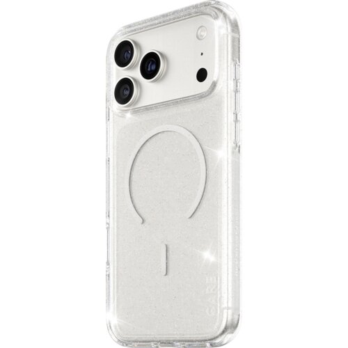 Przezroczyste etui na telefon z trzema widocznymi otworami na aparaty oraz okrągłym wzorem na środku, z delikatnym połyskiem. Na boku etui widoczny jest napis: "CARE by PanzerGlass".