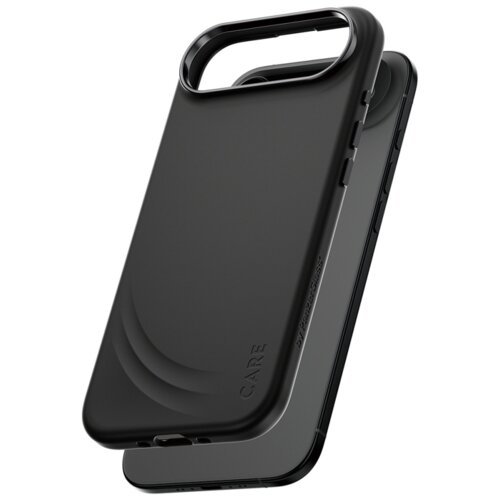 Czarne etui na telefon z wycięciem na aparat, widoczne napisy to "CARE" oraz "by PANZERGLASS". Produkt ma gładką powierzchnię z delikatnymi zaokrągleniami.
