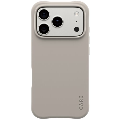 Etui w kolorze waniliowym z trzema wycięciami na aparaty i napisem "CARE" w dolnej części. Produkt jest przeznaczony do Apple iPhone 17 Pro i posiada funkcję MagSafe.