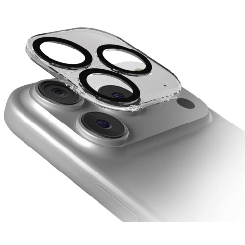 Przezroczysta nakładka na obiektyw z trzema otworami jest umieszczona nad trzema wystającymi aparatami na tylnym panelu smartfona. Produkt jest przeznaczony do modelu Apple iPhone 17 Pro Max.