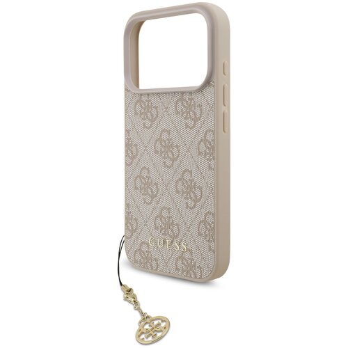 Etui w kolorze różowym z kolekcji GUESS 4G Charms Collection MagSafe do Apple iPhone 17 Pro, ozdobione jest wzorem z logo GUESS i posiada zawieszkę w kształcie charmsa. Na etui widoczny jest napis "GUESS".