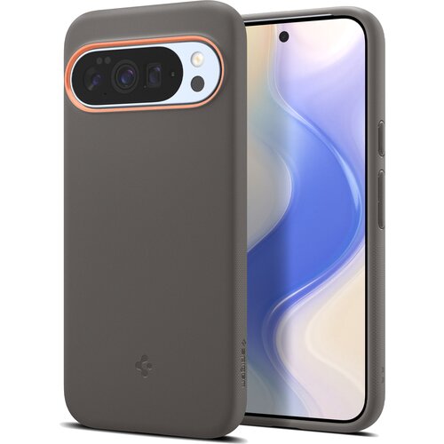 Szare etui na telefon z widocznym logo producenta na dole, zaprojektowane dla modelu Google Pixel 10 Pro XL, z wycięciem na aparat i pomarańczowym akcentem wokół obiektywów. Obok etui widoczny jest fragment ekranu telefonu z abstrakcyjną, kolorową tapetą.
