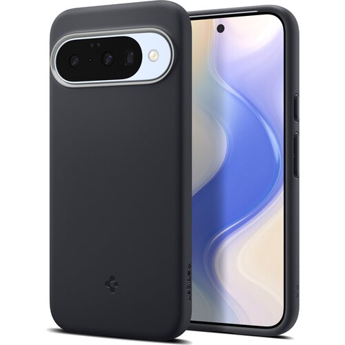 Czarne etui na telefon z widocznym logo producenta na dole, obok smartfona z wyświetlaczem pokazującym abstrakcyjny wzór w odcieniach niebieskiego i beżu. Na etui znajduje się wycięcie na aparat z trzema obiektywami i lampą błyskową.