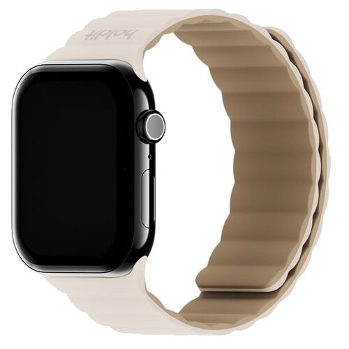 Jasnobeżowo-beżowy pasek silikonowy do zegarka Apple Watch z widocznym logo "Holdit" na górnej części paska. Zegarek ma czarny ekran i metalową kopertę z widocznym przyciskiem bocznym.