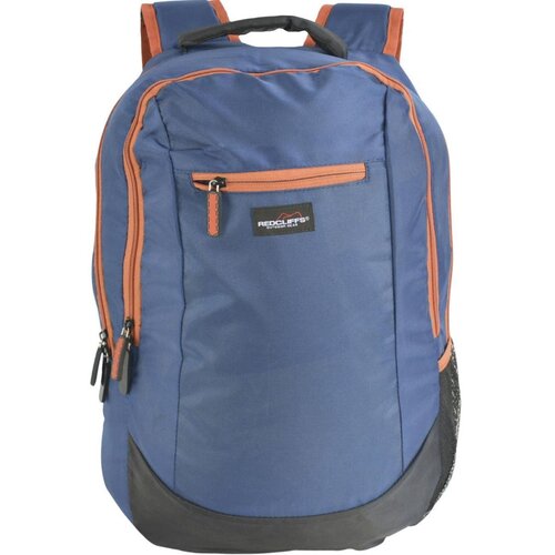 Granatowy plecak z pomarańczowymi zamkami błyskawicznymi i czarnym spodem, posiada przednią kieszeń z zamkiem. Na plecaku znajduje się logo z napisem "REDCLIFFS Outdoor Gear".