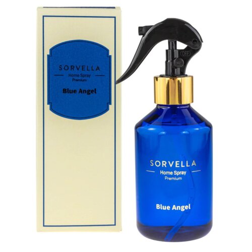 Na zdjęciu znajduje się niebieska butelka z rozpylaczem i złotym elementem, obok której stoi pudełko. Na obu widnieje napis: "SORVELLA Home Spray Premium Blue Angel".