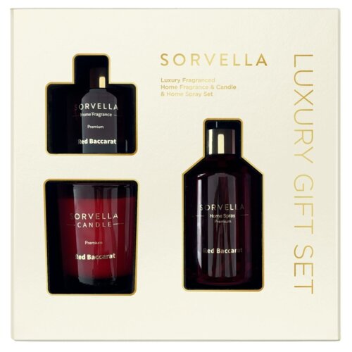 Zestaw zapachowy SORVELLA PERFUME Luxury Red Baccarat składa się z trzech elementów: świecy, odświeżacza powietrza i sprayu do domu, umieszczonych w eleganckim opakowaniu z napisem "SORVELLA Luxury Gift Set". Na każdym z produktów widnieje napis "SORVELLA