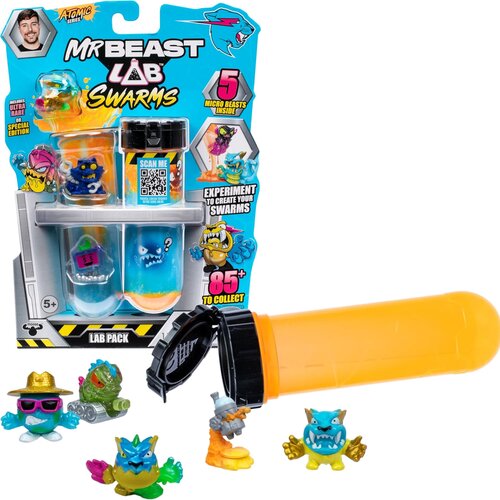 Opakowanie zestawu figurek "Mr Beast Lab Swarms Atomic" zawiera pięć figurek w przezroczystych pojemnikach oraz pomarańczowy cylinder z czarną zakrętką. Na opakowaniu widnieją napisy: "MR BEAST LAB SWARMS", "5 MICRO BEASTS INSIDE", "EXPERIMENT TO CREATE Y