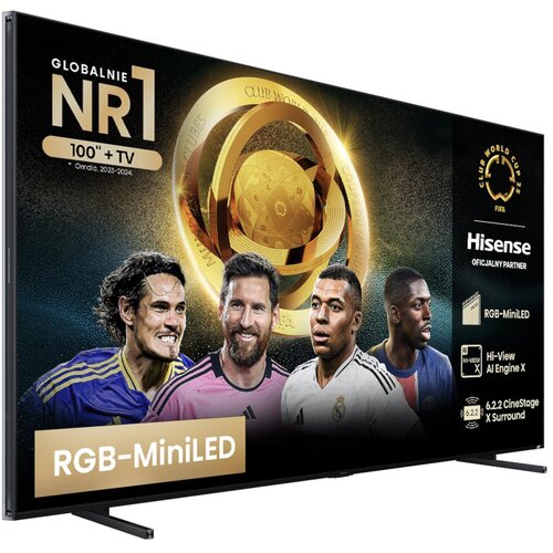 Telewizor HISENSE z dużym ekranem prezentuje grafikę z czterema piłkarzami na tle złotego trofeum, z napisami: "GLOBALNIE NR1 100''+ TV", "RGB-MiniLED", "Hi-View AI Engine X", "6.2.2 CineStage X Surround", oraz logo "Hisense OFICJALNY PARTNER". Po prawej 