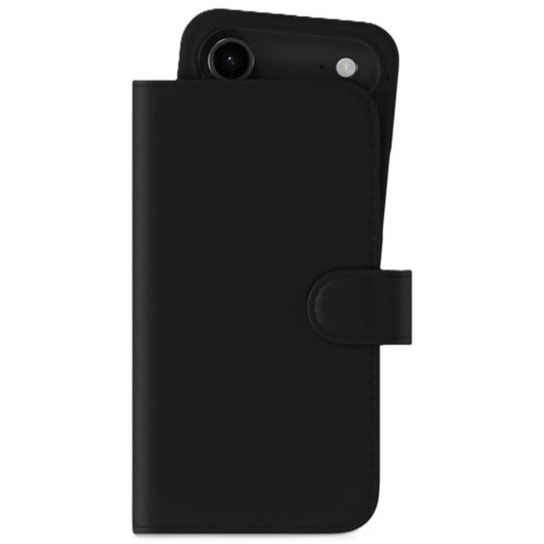 Czarne etui na telefon z klapką, z widocznym wycięciem na aparat i zapięciem na zatrzask. Produkt to "Etui HOLDIT Wallet Case Magsafe Plus do Apple iPhone Air Czarny".