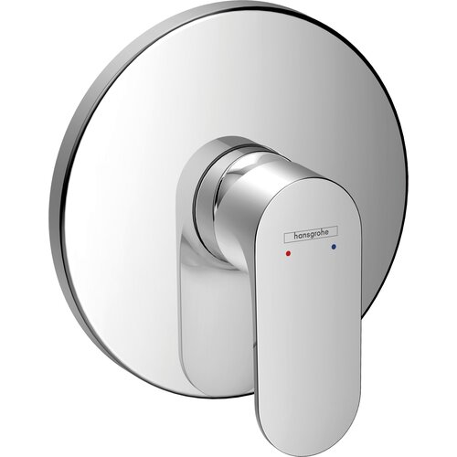 Chromowana bateria prysznicowa z okrągłą płytą montażową i prostokątną dźwignią, na której widnieje logo "hansgrohe" oraz oznaczenia temperatury wody: niebieska kropka dla zimnej i czerwona dla ciepłej.